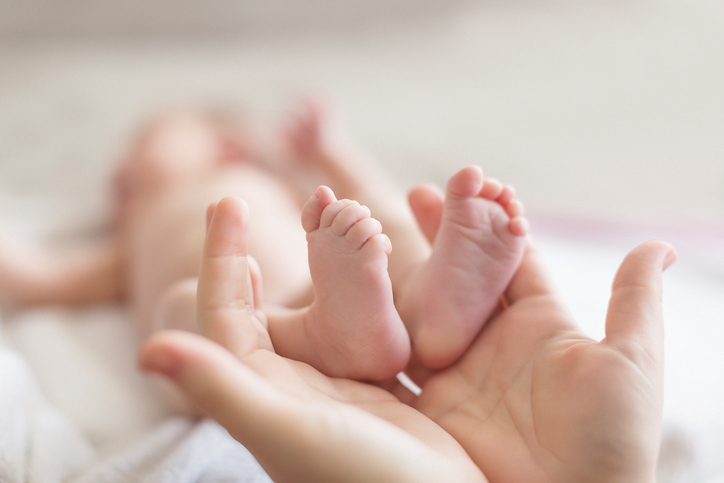 Váha a výška novorozence: o kolik má přibrat a vyrůst?